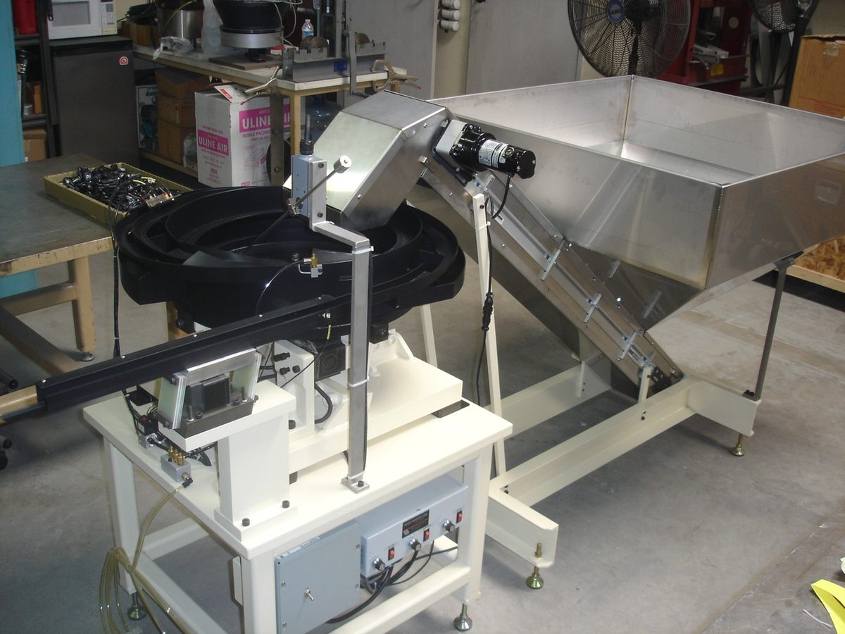 Elevator hopper feeding parts into a bowl