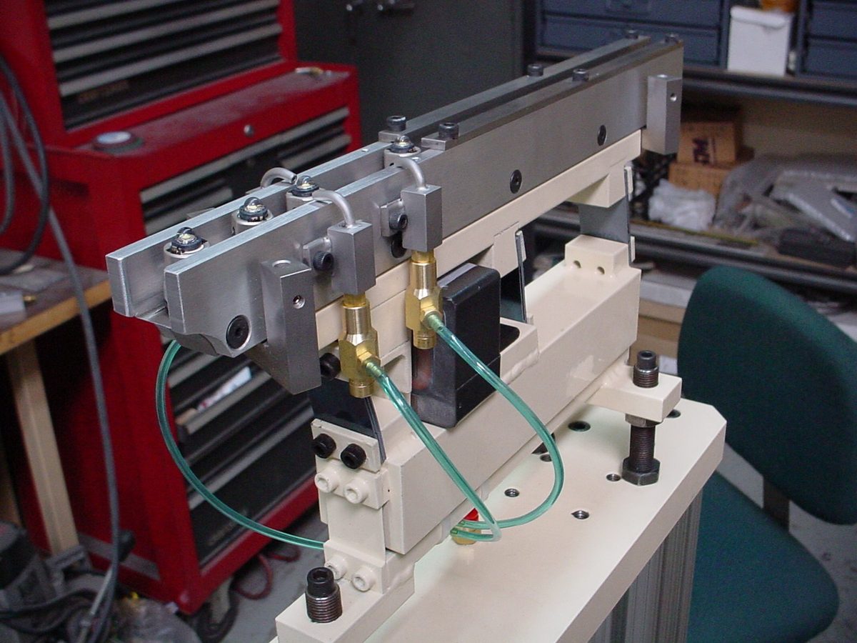 In-line feeder track carrying parts away from a bowl