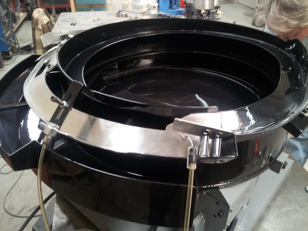 Gloss black coated bowl